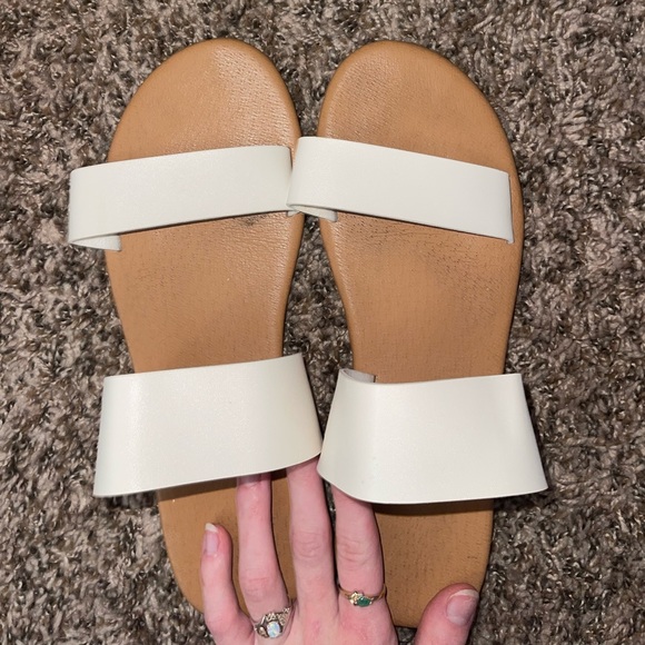 Cute white sandals - Picture 3 of 3